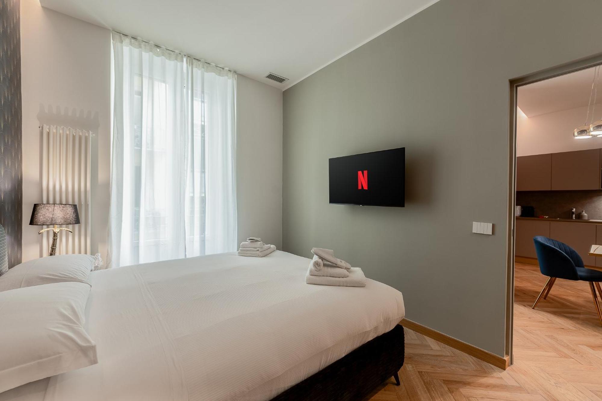 Luxury Apartment - Near Stazione Centrale Milaan Buitenkant foto